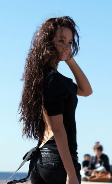 Я предлагаю широкий спектр услуг, от классического секса до фетиша и ролевых игр. Мои возможности безграничны, я люблю экспериментировать и доставлять удовольствие. Мои клиенты всегда остаются довольными и оставляют положительные отзывы. У меня есть много фотографий, чтобы ты мог увидеть, насколько я сексуальна и привлекательна. Живу в Москве, готова встретиться в уютной гостинице или у тебя дома. Встреча со мной обещает быть страстной и незабываемой. Давай воплотим твои фантазии в реальность! 😏💋 16715, 22 года