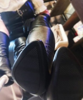 Сексуальная бомба приглашает в гости на незабываемую встречу. Моя страсть и похоть поглотят тебя целиком, и ты получишь море удовольствия. Звони, не стесняйся! 3273, 44 года