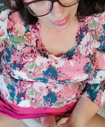 Сексуальная бомба приглашает в гости на незабываемую встречу. Моя страсть и похоть поглотят тебя целиком, и ты получишь море удовольствия. Звони, не стесняйся! 3273, 44 года